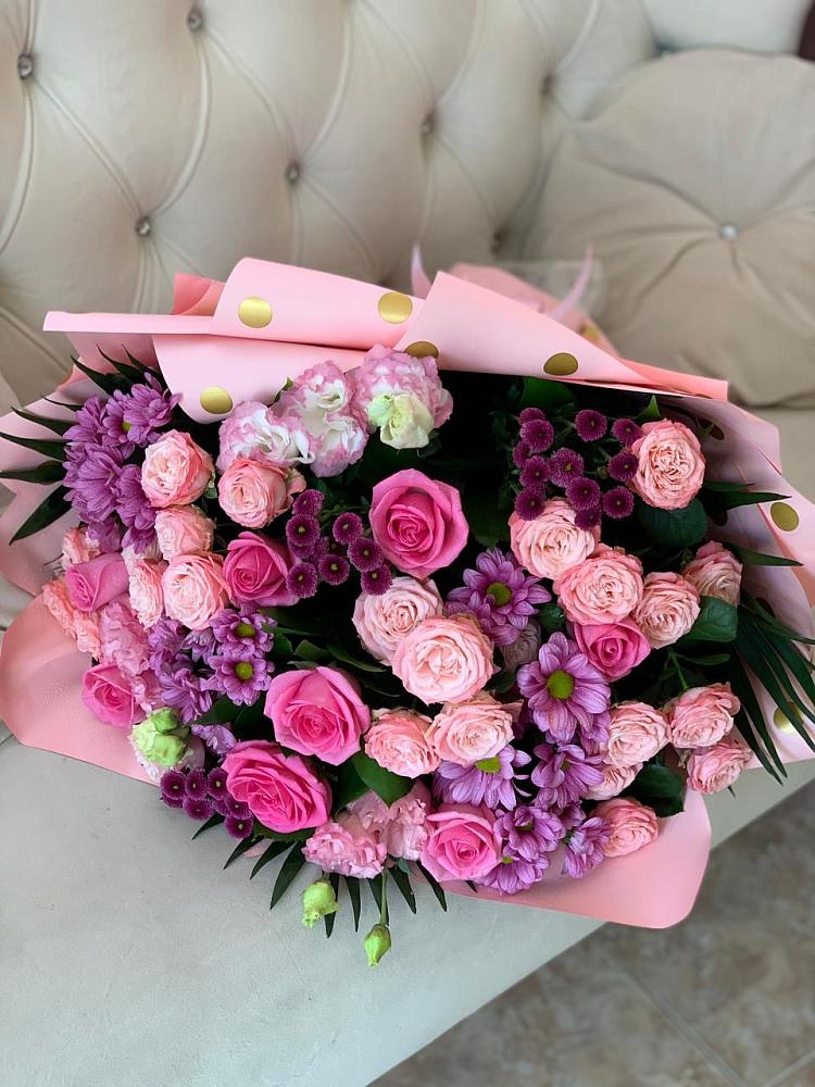 Букет цветов из: Хризантемы, Розы и Лизиантусы в Цементном