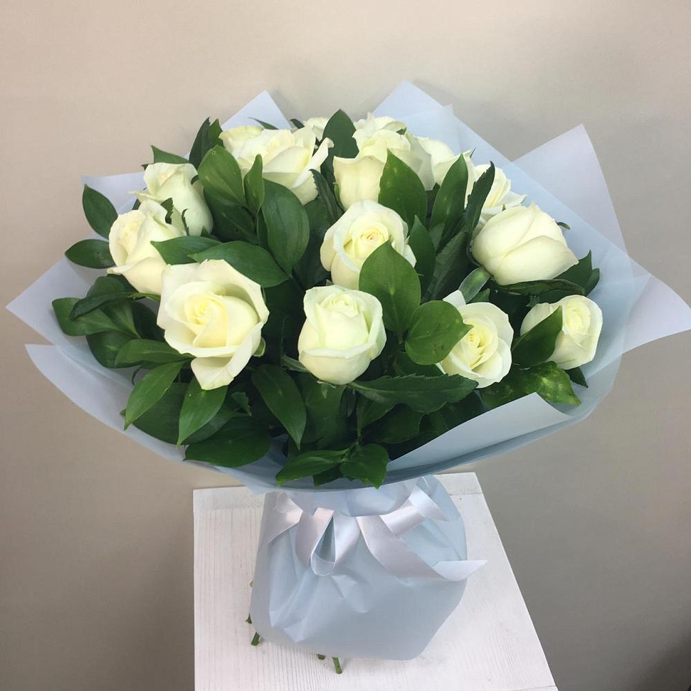 Букет 15 Белых роз Проуд в Цементном