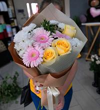 Букет цветов из:  Герберы, Розы и Хризантемы в Цементном