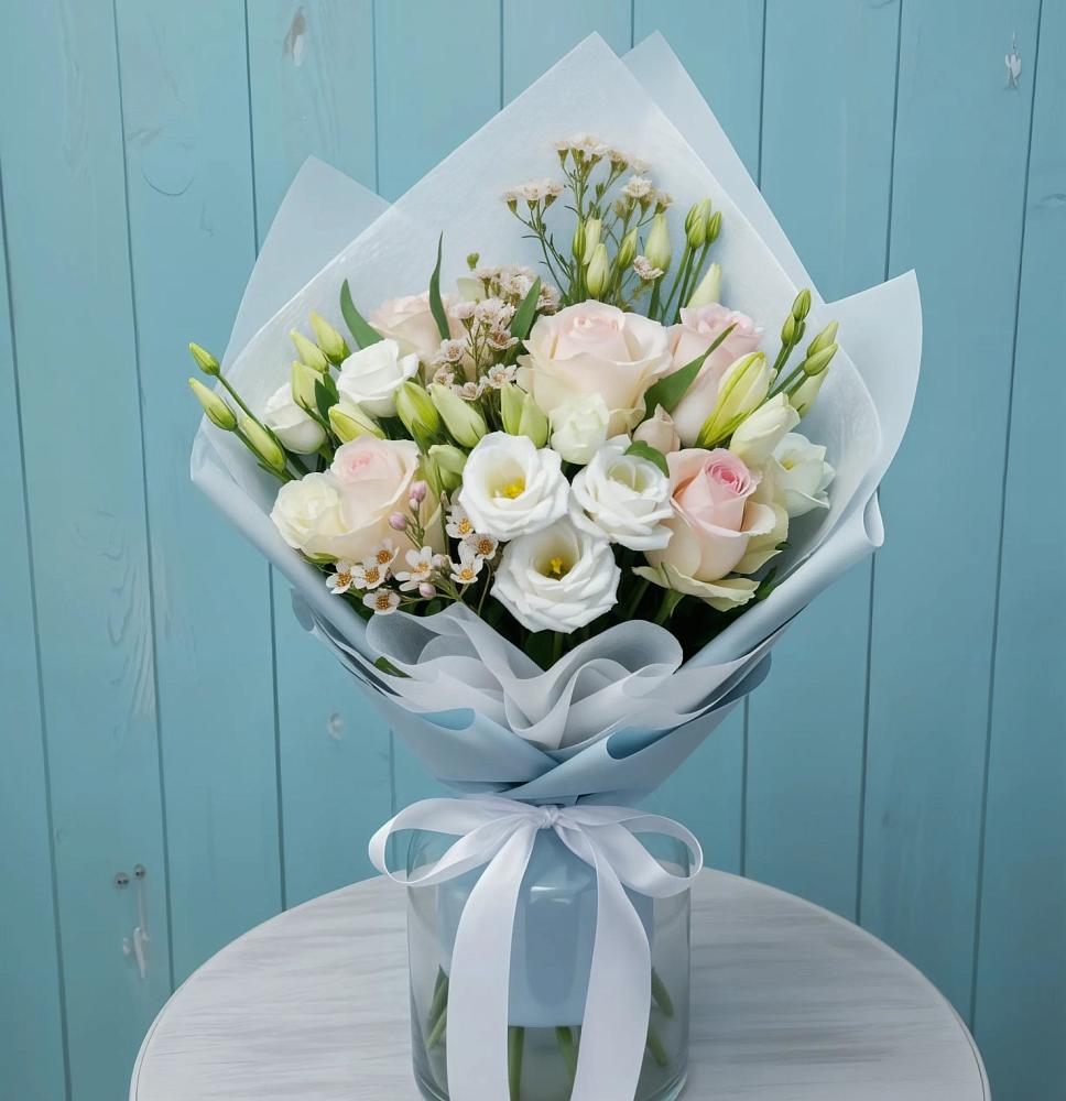 Букет цветов из: Розы и Лизиантусы в Цементном