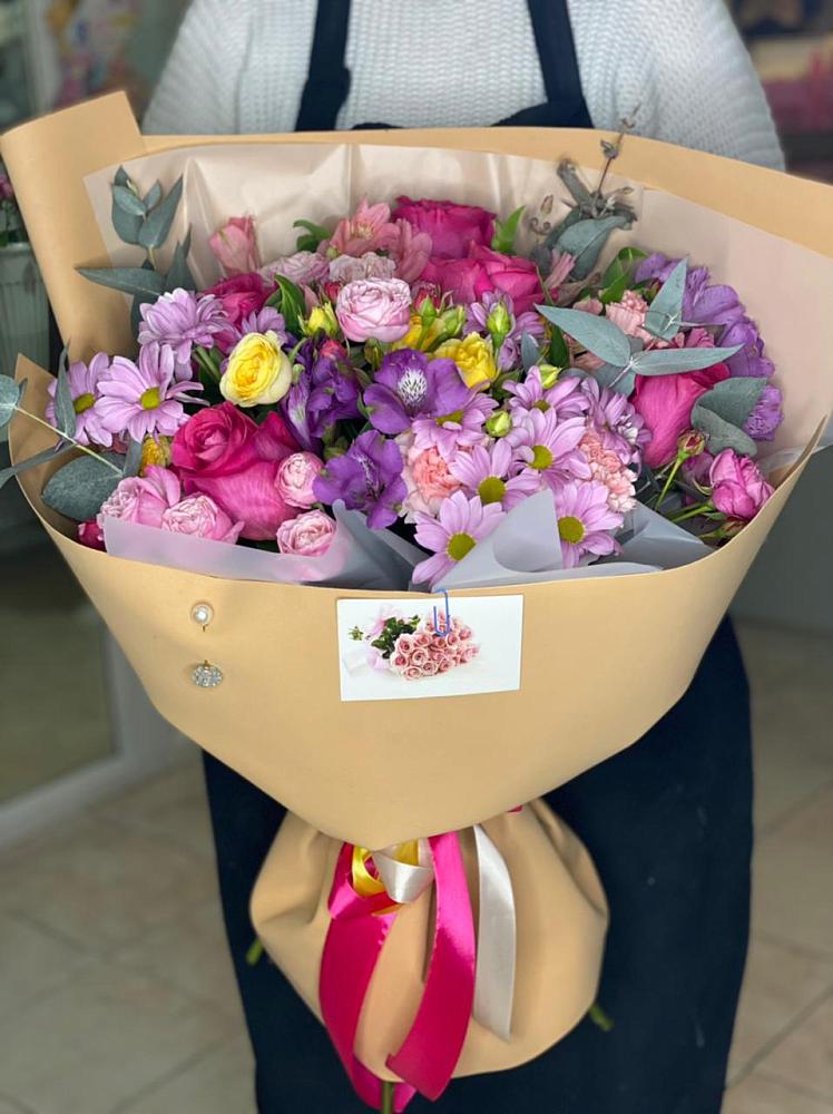 Букет цветов из: Хризантемы, Гвоздики и Альстромерии в Цементном