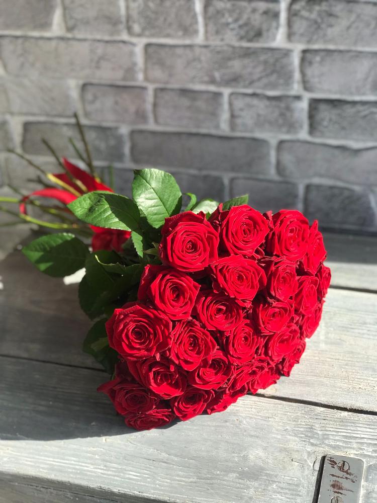 Букет Красные розы Фридом в Цементном