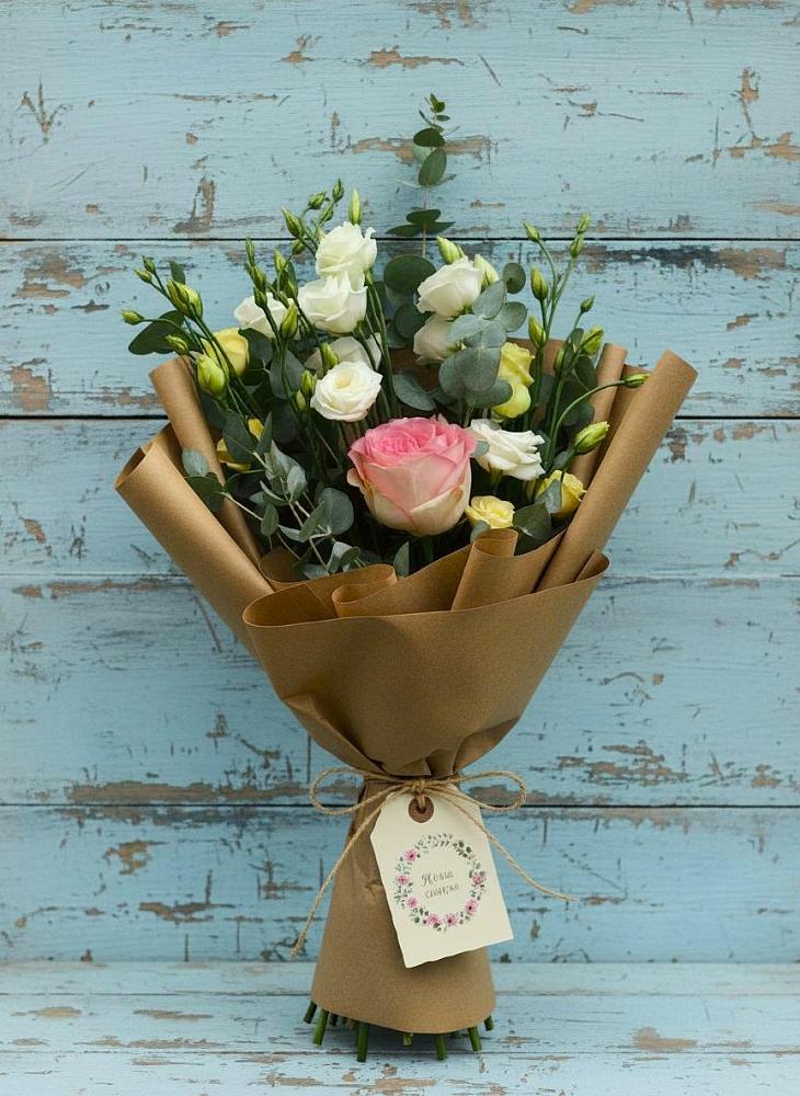 Букет цветов из: Розы и Лизиантусы в Цементном