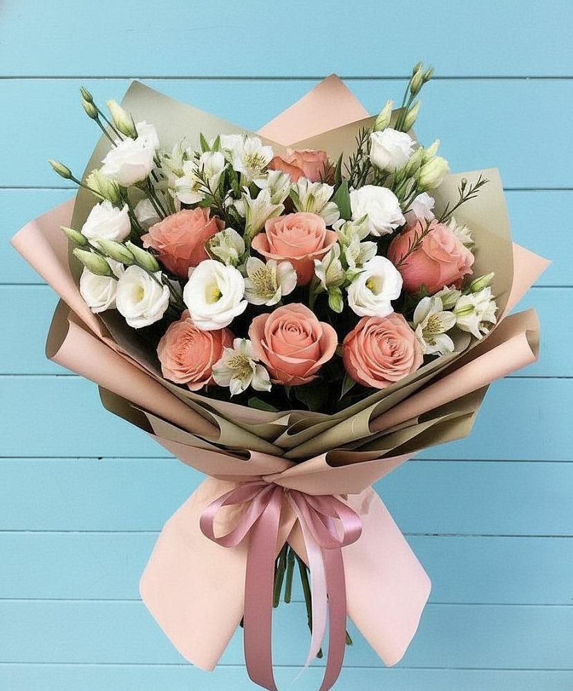 Букет цветов из: Розы, Альстромерии и Лизиантусы в Цементном