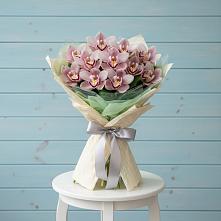 Букет цветов из:  Орхидеи и Розы в Цементном