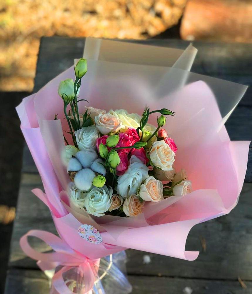 Букет цветов из: Розы и Лизиантусы в Цементном