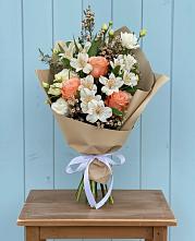 Букет цветов из:  Альстромерии, Лизиантусы, Розы и Хризантемы #REPLACE_PRED# Цементном