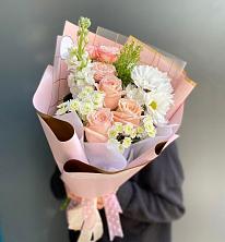 Букет цветов из:  Хризантемы и Розы в Цементном