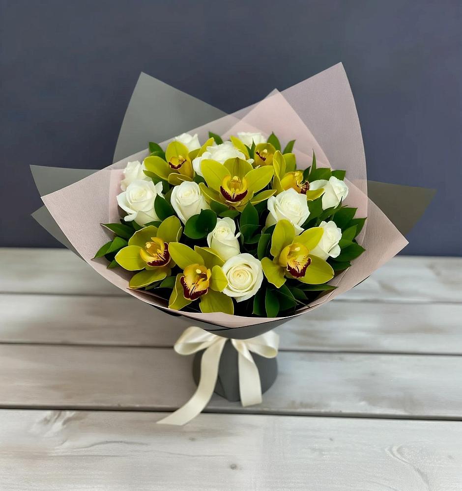 Букет цветов из: Орхидеи и Розы в Цементном