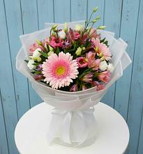 Букет цветов из:  Герберы, Альстромерии и Лизиантусы в Цементном