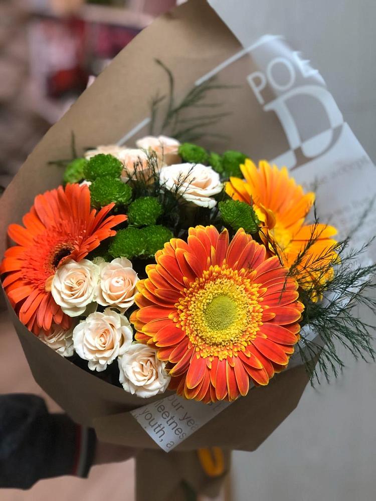 Букет цветов из: Герберы, Хризантемы и Розы в Цементном