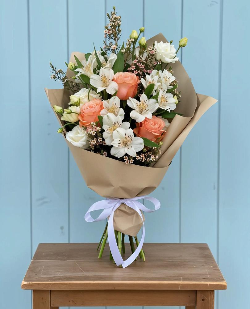 Букет цветов из: Альстромерии, Лизиантусы, Розы и Хризантемы в Цементном