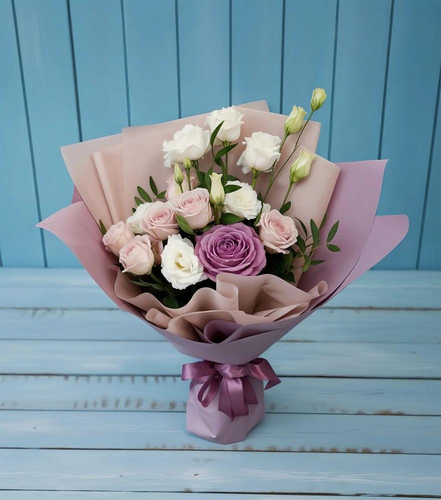 Букет цветов из: Розы и Лизиантусы в Цементном